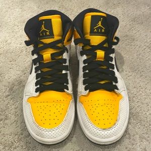 WMNS AIR JORDAN 1 MID
"Perforated"